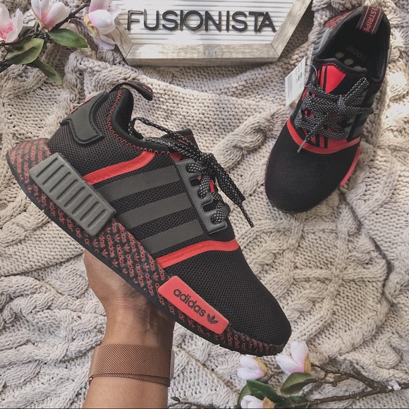 Restocked‼️ NWT 🍭 Rare Adidas NMD R1 Black/Red - Picture 3 of 9